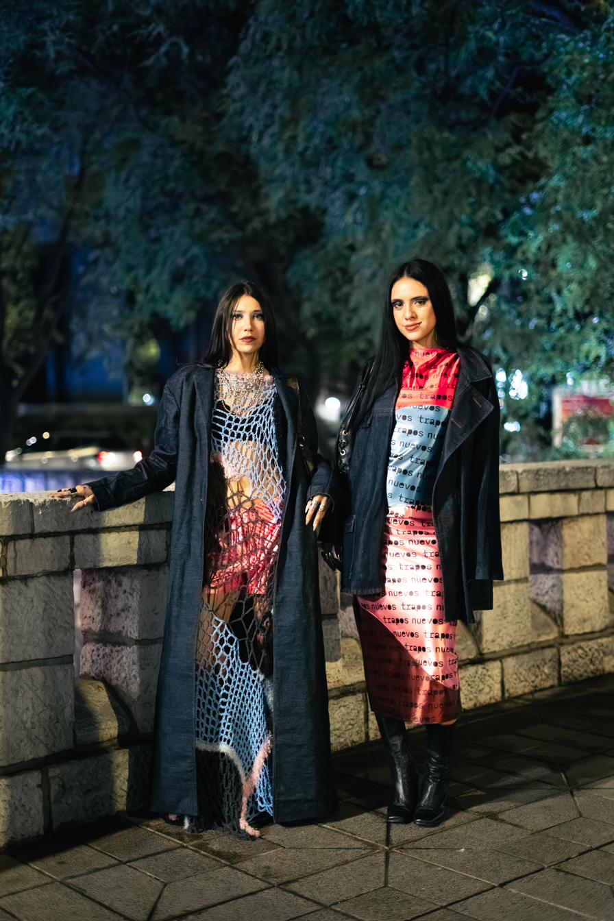 Modelos en puente nocturno